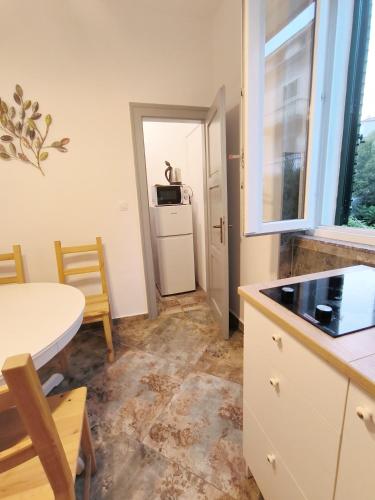 Bright and Colourful Apartment Luce -Sandy beach