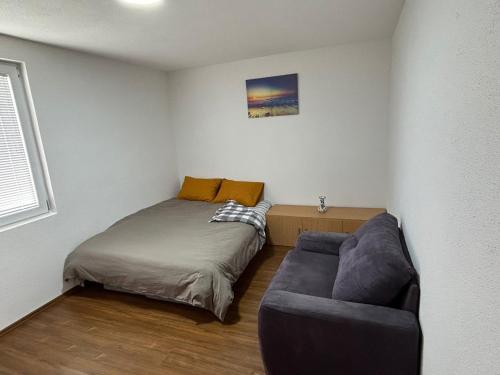 Krevet ili kreveti u jedinici u okviru objekta Villa Aura Whole Guesthouse for Rent Ilijas
