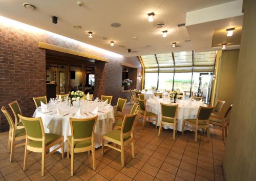 Εστιατόριο ή άλλο μέρος για φαγητό στο Hotel Senas Namas
