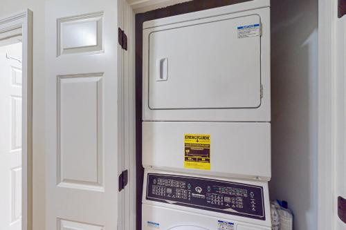 a refrigerator and a washer and dryer in a kitchen at Ensign's Ridge in Annapolis