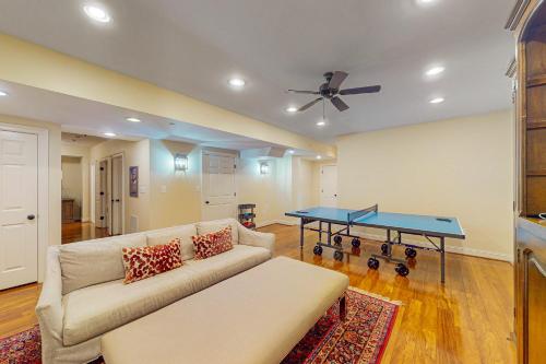 a living room with a couch and a table at Ensign's Ridge in Annapolis