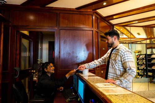 a man and a woman standing at a counter at CityHotel Feuerbach in Stuttgart