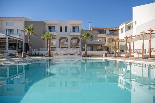 Bazén v ubytovaní Iperion Beach Hotel alebo v jeho blízkosti