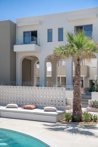Iperion Beach Hotelの敷地内または近くにあるプール