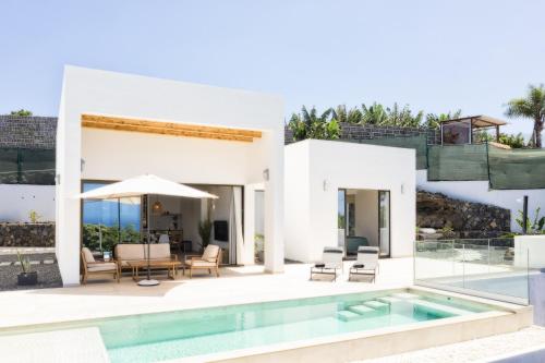 a villa with a swimming pool and a house at Casa Marina Deluxe II in San Borondón