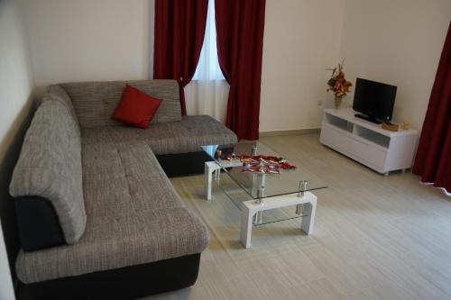 Apartments Kadulja