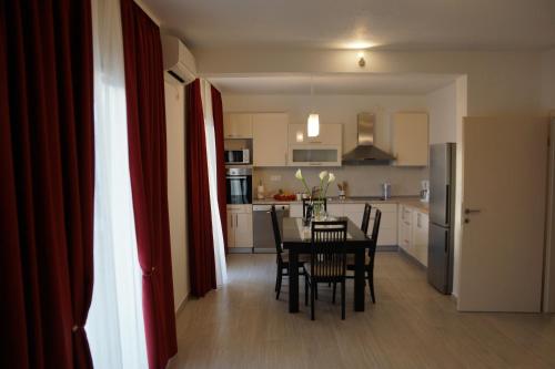 Apartments Kadulja