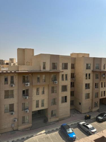 Fotografie z fotogalerie ubytování شقه ٢٣٠م مكيفة بالكامل فرش قباني وسمارت هوم بكمباوند وصال أمام مدينتي والجامعة البريطانيه v destinaci Madinaty