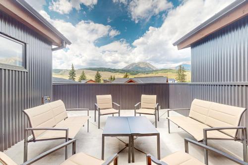 a patio with chairs and a table on a building at Alpine Vista Haven in Silverthorne