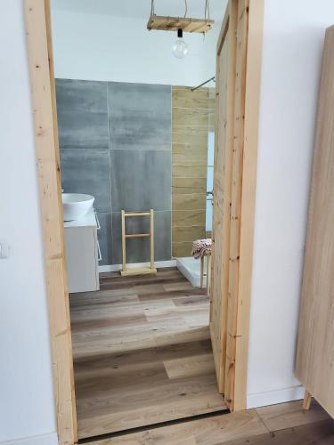 a hallway with a wooden floor in a room at CaSAle in Castelfidardo