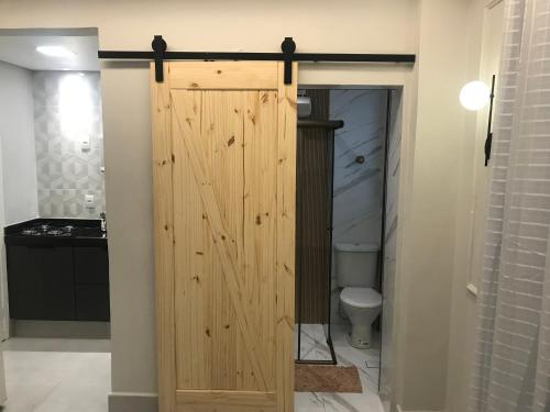 Et badeværelse på Kit pé na areia - Praia do Gonzaguinha - São Vicente - Wifi, TV e Ar condicionado