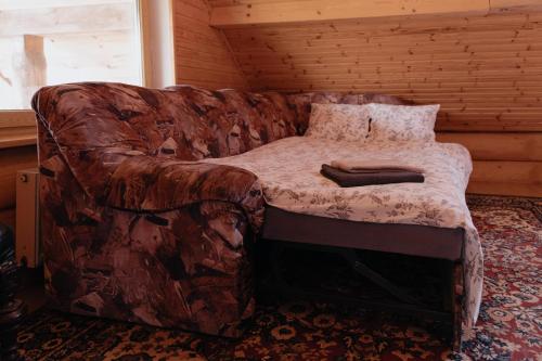 A bed or beds in a room at Viesu nams “Kalna Raskumi”