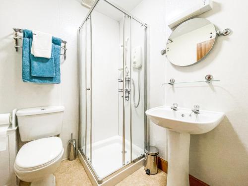 a bathroom with a shower and a toilet and a sink at Fourpenny Studio - Uk34745 in Embo