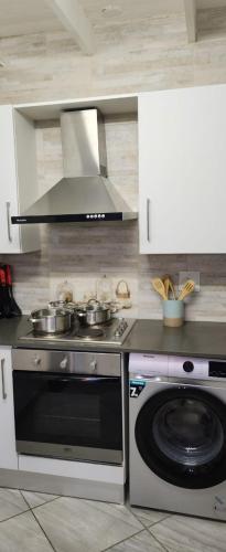 Dapur atau dapur kecil di The Holiday House Harties