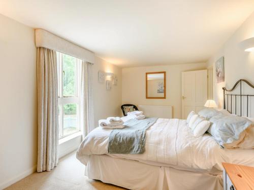 a bedroom with a large bed and a window at Coach House - Uk33307 in Mellis
