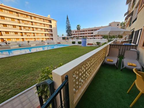 Fayser 108, 2 bedrooms, AC, steps to beach