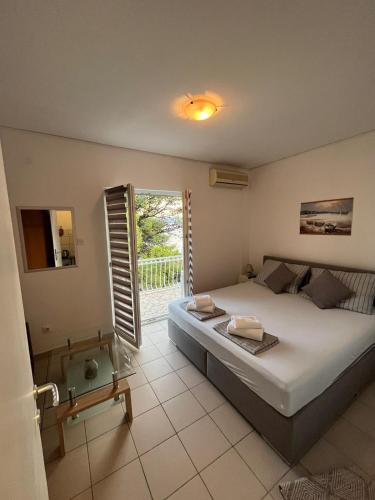 a bedroom with a bed and a bathroom with a tub at DIN Ljubic in Mimice