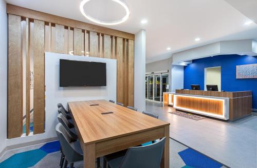 Microtel Inn & Suites Columbus North – Photos 3