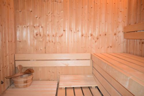 a wooden sauna with a bucket and a bucket at Fuchsia Lodge - New Luxury 5* Beachside Lodge with Sauna - 4 beds ensuite - Spectacular Location in Waterville