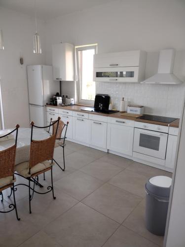 Kuchyň nebo kuchyňský kout v ubytování Tandem apartman