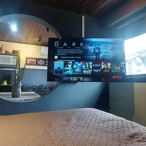 Televisyen dan/atau pusat hiburan di Green Flats