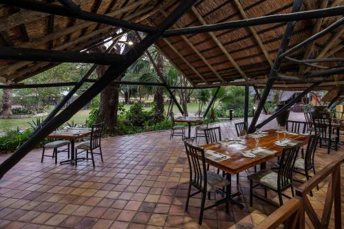 Εστιατόριο ή άλλο μέρος για φαγητό στο Protea Hotel by Marriott Lusaka Safari Lodge