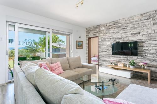 Family friendly house with a swimming pool Kastel Stafilic, Kastela - 21263