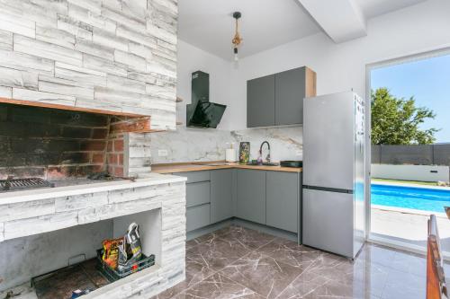 Family friendly house with a swimming pool Kastel Stafilic, Kastela - 21263