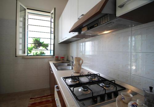 Η κουζίνα ή μικρή κουζίνα στο Casa Vacanze Rosita by LoveSud