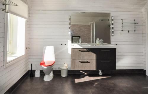 a bathroom with a toilet and a sink and a mirror at Stunning Home In Klssbol With Kitchen in Klässbol