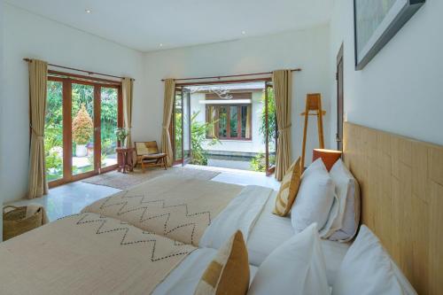 a bedroom with a large bed in a room at Villa Kaira Estate in Canggu