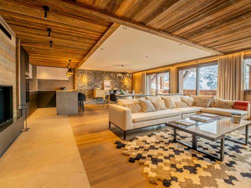 Duplex Spacieux au Rond-Point des Pistes avec Parking, Balcon et Services Inclus - FR-1-613-93