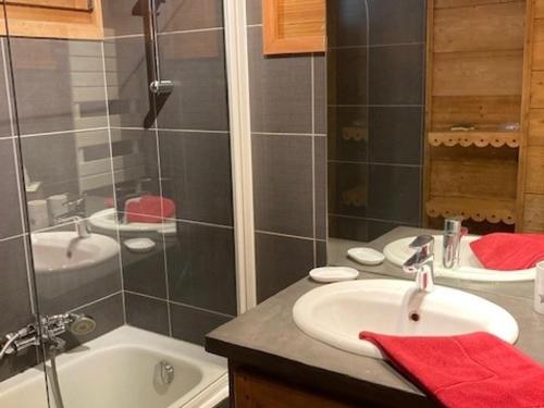 a bathroom with a sink and a shower and a tub at Appartement 3 chambres, cheminée, balcon, centre Les Gets, près des pistes et commodités - FR-1-671-14 in Les Gets