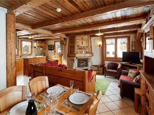 Chalet luxueux avec jacuzzi, sauna et WiFi aux Gets - FR-1-671-83