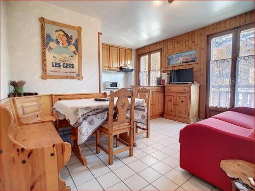 Location cosy aux Gets - 4 pers, 2 pièces, proche ski et centre - FR-1-671-149