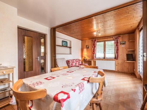 Photo de la galerie de l'établissement Appartement cosy 5 pers. aux Gets, proche remontées mécaniques, exposé Sud/Ouest, avec parking privé - FR-1-671-104, aux Gets