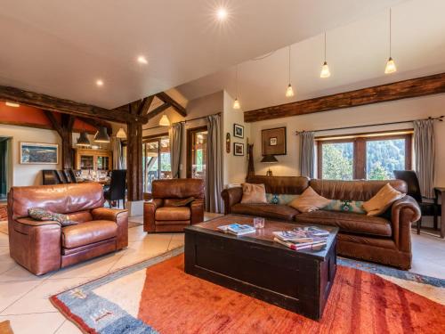 Spacieuse Ferme 6 Chambres aux Gets, 17 Pers, 4 SDB, Balcon, Wi-Fi, Parking Privé, Navette Hiver - FR-1-671-118