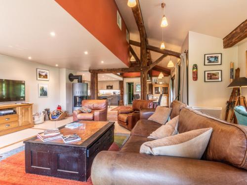 Spacieuse Ferme 6 Chambres aux Gets, 17 Pers, 4 SDB, Balcon, Wi-Fi, Parking Privé, Navette Hiver
