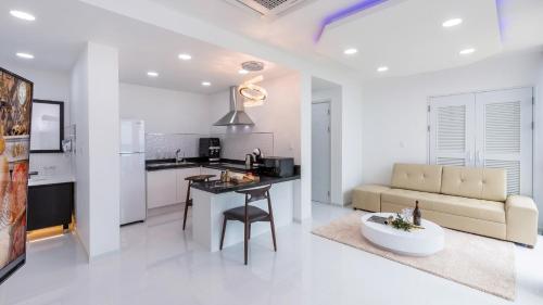 Η κουζίνα ή μικρή κουζίνα στο Roses Pool Villa D