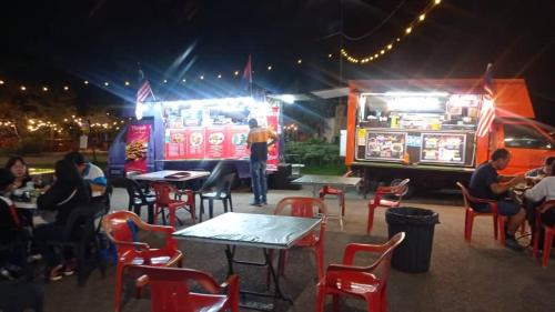 a food truck with people sitting at tables in front at Golden Leaf Boutique Hotel Nusa Idaman Formerly Known as Ariana Hotel in Johor Bahru