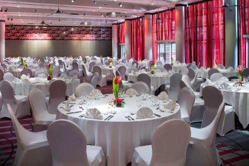 a banquet hall with white tables and chairs at Le Méridien Nouméa Resort & Spa in Noumea