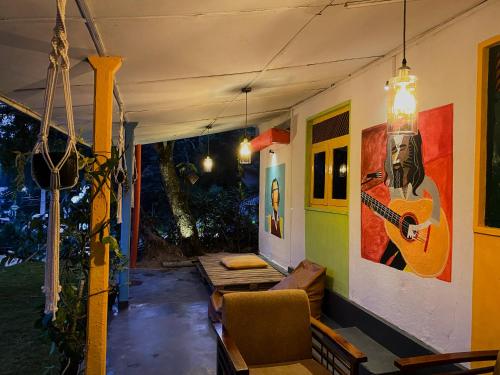 Ein Sitzbereich in der Unterkunft Mad monkey hostel and lounge