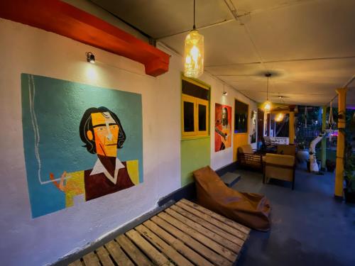 Ein Sitzbereich in der Unterkunft Mad monkey hostel and lounge