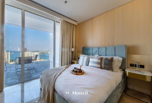 Postel nebo postele na pokoji v ubytování Manzil - Luxury 4BR Penthouse in Five Palm with Private Pool and Terrace