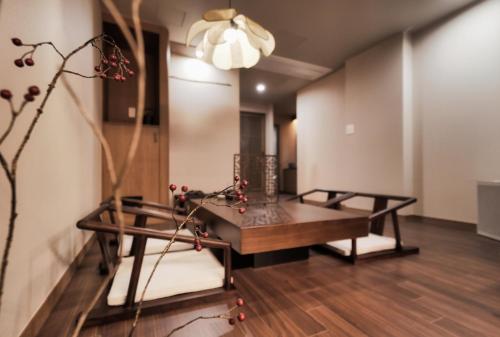 a living room with a table and a plant at Gyeongju Denbasta Ryokan in Gyeongju