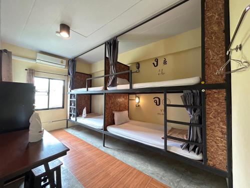 Postel nebo postele na pokoji v ubytování Hide Bangkok Hostel