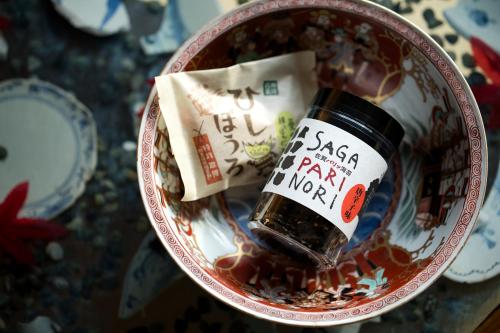 a small bottle of soy sauce in a bowl at 宿坊　心月 in Arita
