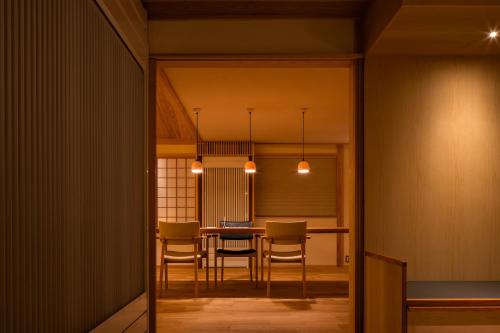 a dining room with a table and chairs at 宿坊　心月 in Arita