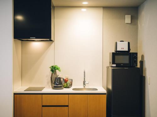 Кухня или мини-кухня в MIMARU SUITES Kyoto Shijo

