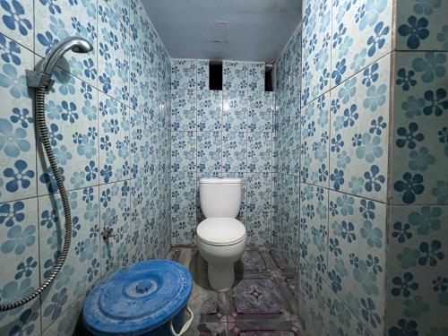 a bathroom with a toilet and a shower at OYO 93053 Ziza Kost82 Syariah 